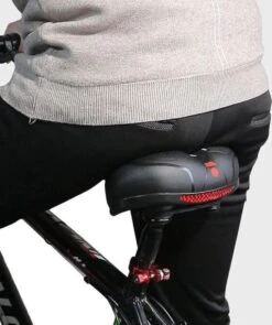 Voltano Fietszadel Met Gelpads - Zwart/Rood - Uitsparing - Zadelvering - Unisex - Incl. Gratis Zadelstrop -BASIL Verkoop 1004x1200