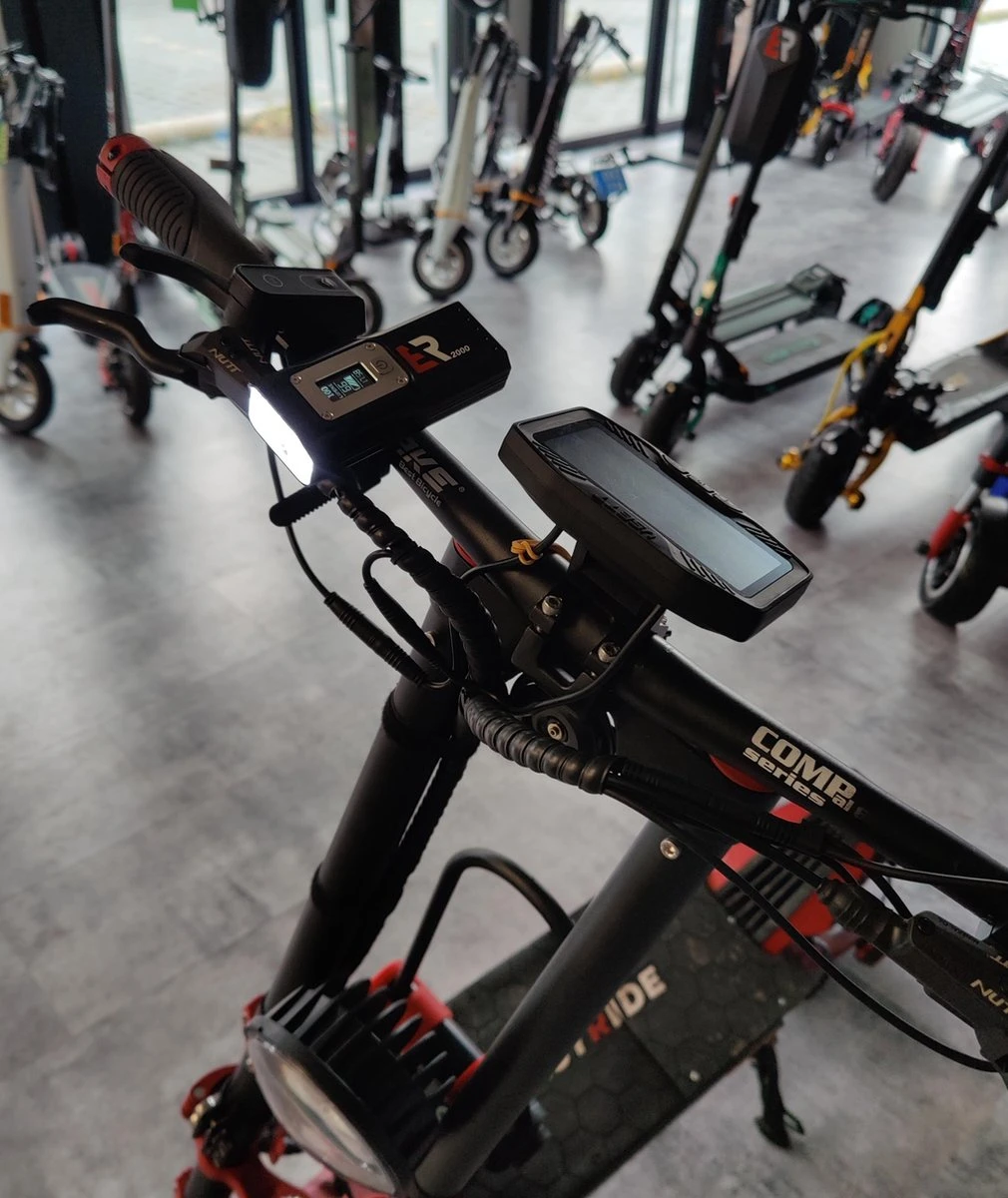 ER-2000 - Fietslicht - Fietsverlichting LED & USB Oplaadbaar - Powerbank 10.000 MAh - Fietslamp Racefiets & MTB - 2.000 Lumen 5 ER-2000 - Fietslicht - Fietsverlichting LED & USB Oplaadbaar - Powerbank 10.000 MAh - Fietslamp Racefiets & MTB - 2.000 Lumen - Afbeelding 5