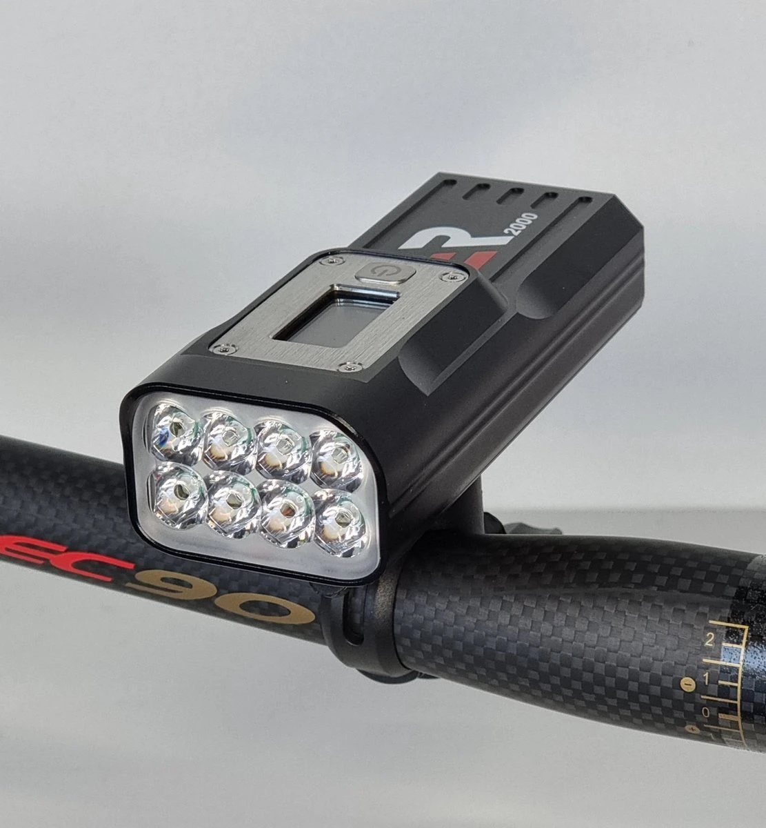 ER-2000 - Fietslicht - Fietsverlichting LED & USB Oplaadbaar - Powerbank 10.000 MAh - Fietslamp Racefiets & MTB - 2.000 Lumen 1 ER-2000 - Fietslicht - Fietsverlichting LED & USB Oplaadbaar - Powerbank 10.000 MAh - Fietslamp Racefiets & MTB - 2.000 Lumen
