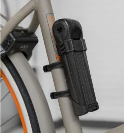 AXA Fold 85 Vouwslot - Fietsslot - Voor Elk Type Fiets - Met Houder - 85 Cm - Zwart 30 AXA Fold 85 Vouwslot - Fietsslot - Voor Elk Type Fiets - Met Houder - 85 Cm - Zwart -BASIL Verkoop 1115x1200