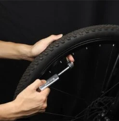 Merkloos Mini Fietspomp - Dunlop Presta Frans Hollands Auto Ventipel - Hoge Druk Handpomp 13 Merkloos Mini Fietspomp - Dunlop Presta Frans Hollands Auto Ventipel - Hoge Druk Handpomp -BASIL Verkoop 1179x1200 8