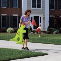 Victor Veilig Met Rode Waarschuwingsvlag - Verkeersmaatje / Verkeerspop In Fluoriserend Groen - Pas Op Spelende Kinderen Waarschuwingsbord Kid Alert -BASIL Verkoop 1190x1200 5