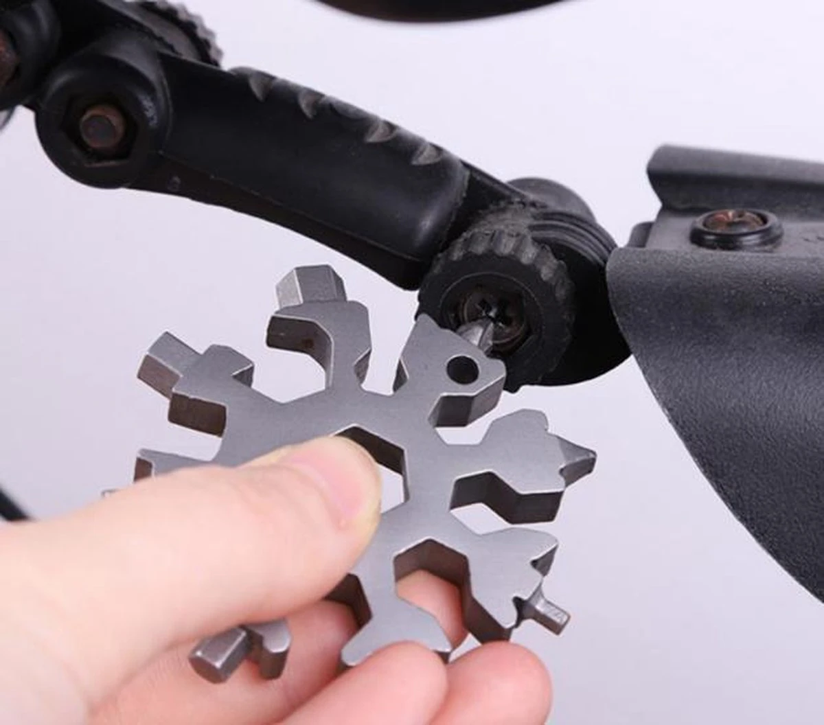 Merkloos VADERDAG TIP18-in-1 Multi Tool |Sneeuwvlok Sleutelhanger| Moersleutel | Draagbare Universele Tool |Schroevendraaier | Cadeau Tip | Vaderdag Cadeau | Vaderdag 3 Merkloos VADERDAG TIP18-in-1 Multi Tool |Sneeuwvlok Sleutelhanger| Moersleutel | Draagbare Universele Tool |Schroevendraaier | Cadeau Tip | Vaderdag Cadeau | Vaderdag - Afbeelding 3