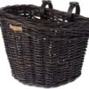 Basil Darcy L Fietsmand - Voor - Rotan - Inclusief Riempjes - Zwart Melee 2 Basil Darcy L Fietsmand - Voor - Rotan - Inclusief Riempjes - Zwart Melee -BASIL Verkoop 1200x1081 1