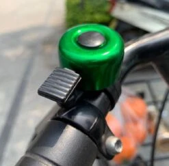 Stoere Fietsbel - Racefiets - Kinderfiets - Geluid - Diverse Kleuren - GROEN -BASIL Verkoop 1200x1179 11