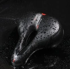 Voltano Fietszadel Met Gelpads - Zwart/Rood - Uitsparing - Zadelvering - Unisex - Incl. Gratis Zadelstrop -BASIL Verkoop 1200x1187 10