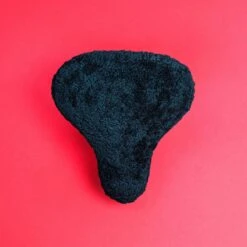 Sunny Bum Zadelhoes, Fietszadel Dames En Heren, Waterdicht En Comfortabel, Incl. Fietsslot En Veiligheidskabel, Dubbelzijdig Zadel Met Schapenvacht -BASIL Verkoop 1200x1200 1557