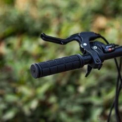 Merkloos ESTARK® - Fietshandvatten - Handvatten - Universeel - Fiets – Mountainbike – Professioneel - Grips - Extra Grip – Fietshandvaten -Handvaten - Handig Te Monteren - Anti-slip – Fietsen – Stuur – Bikegrips – Stevig - Rubber Zwart - (R-zwa) 14 Merkloos ESTARK® - Fietshandvatten - Handvatten - Universeel - Fiets – Mountainbike – Professioneel - Grips - Extra Grip – Fietshandvaten -Handvaten - Handig Te Monteren - Anti-slip – Fietsen – Stuur – Bikegrips – Stevig - Rubber Zwart - (R-zwa) -BASIL Verkoop 1200x1200 1603