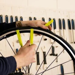 BBB Cycling EasyLift Bandenlichter - Fietsgereedsschap - Fietsband Oplegger - Neon Geel - 3 Stuks - BTL-81 -BASIL Verkoop 1200x1200 1759