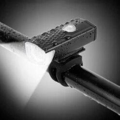 Merkloos LED Fietsverlichting Set - Fietslamp USB Oplaadbaar - Fietslampjes Voorlicht & Achterlicht - Nederlandse Handleiding - Waterdicht – Zwart 5 Merkloos LED Fietsverlichting Set - Fietslamp USB Oplaadbaar - Fietslampjes Voorlicht & Achterlicht - Nederlandse Handleiding - Waterdicht – Zwart -BASIL Verkoop 1200x1200 2014