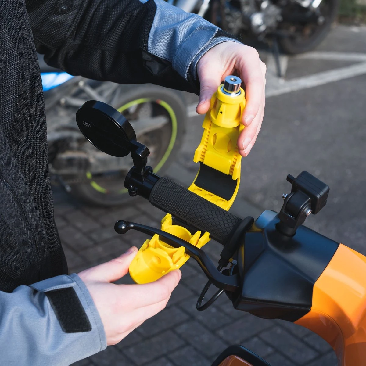 Oxford Stuurslot Remhendel Met Alarm & Gashendel Slot Met Alarm - Fiets Slot Met Alarm - Scooter Slot Met Alarm - Brommer Slot Met Alarm - Motorslot Met Alarm 4 Oxford Stuurslot Remhendel Met Alarm & Gashendel Slot Met Alarm - Fiets Slot Met Alarm - Scooter Slot Met Alarm - Brommer Slot Met Alarm - Motorslot Met Alarm - Afbeelding 4