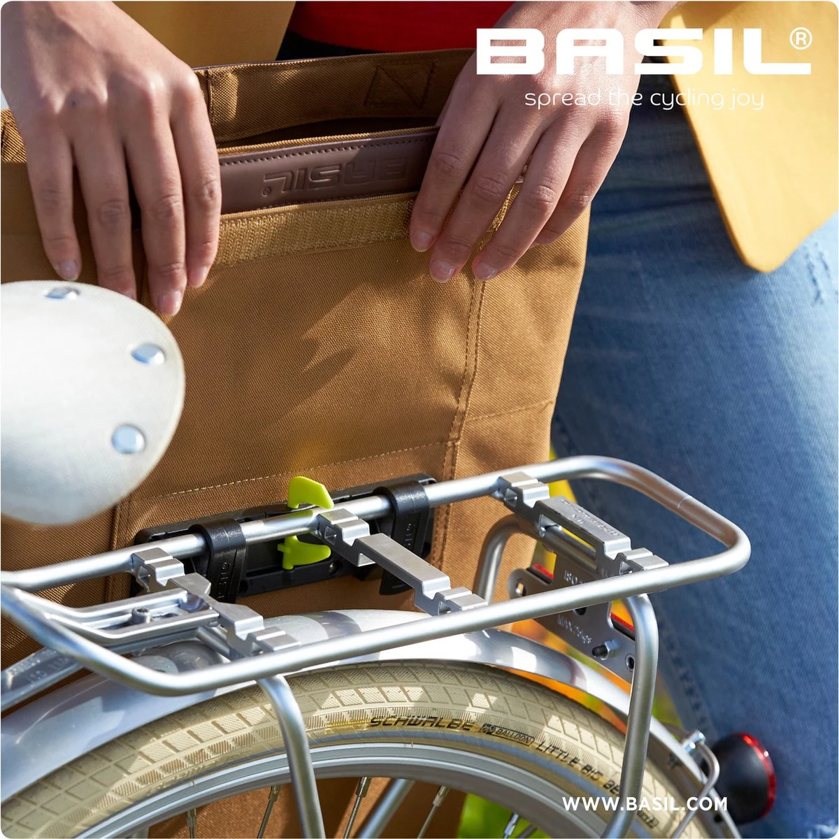 Basil City Fietsshopper - Enkele Fietstas - Camel Bruin - 16 Liter 15 Basil City Fietsshopper - Enkele Fietstas - Camel Bruin - 16 Liter - Afbeelding 15