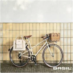 Basil Portland Enkele Fietstas - Crème - 19 Liter -BASIL Verkoop 1200x1200 468