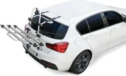 Fietsdrager Pyro, Fietsenrek Achterklep - 3 Fietsen (draagkracht 45kg TUV) - Zonder Trekhaak - Elektrische Fiets -BASIL Verkoop 1200x725 2