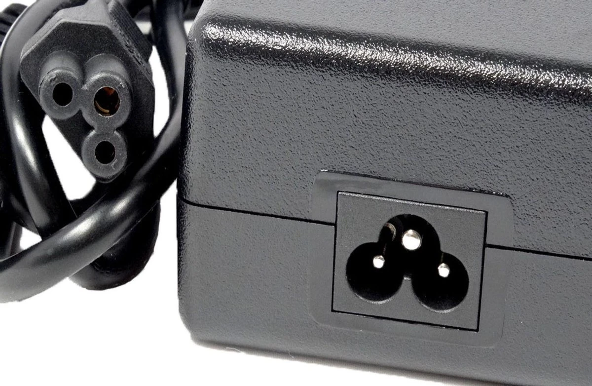 Universele Fietsaccu Lader - Elektrische Fietsoplader - 24V - 2A - Met XLR 3 Pins Stekker 4 Universele Fietsaccu Lader - Elektrische Fietsoplader - 24V - 2A - Met XLR 3 Pins Stekker - Afbeelding 4