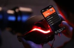 Livall EVO21 Black Medium - (Smart) Fietshelm - SOS Functie - LED Richtingaanwijzers - Smart Verlichting -BASIL Verkoop 1200x794 68