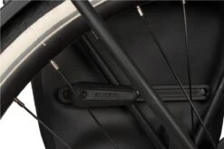 AGU Clean Enkele Fietstas Shelter Medium - Zwart - 17 L - Waterdicht - KLICKfix Module Rail -BASIL Verkoop 1200x795 4