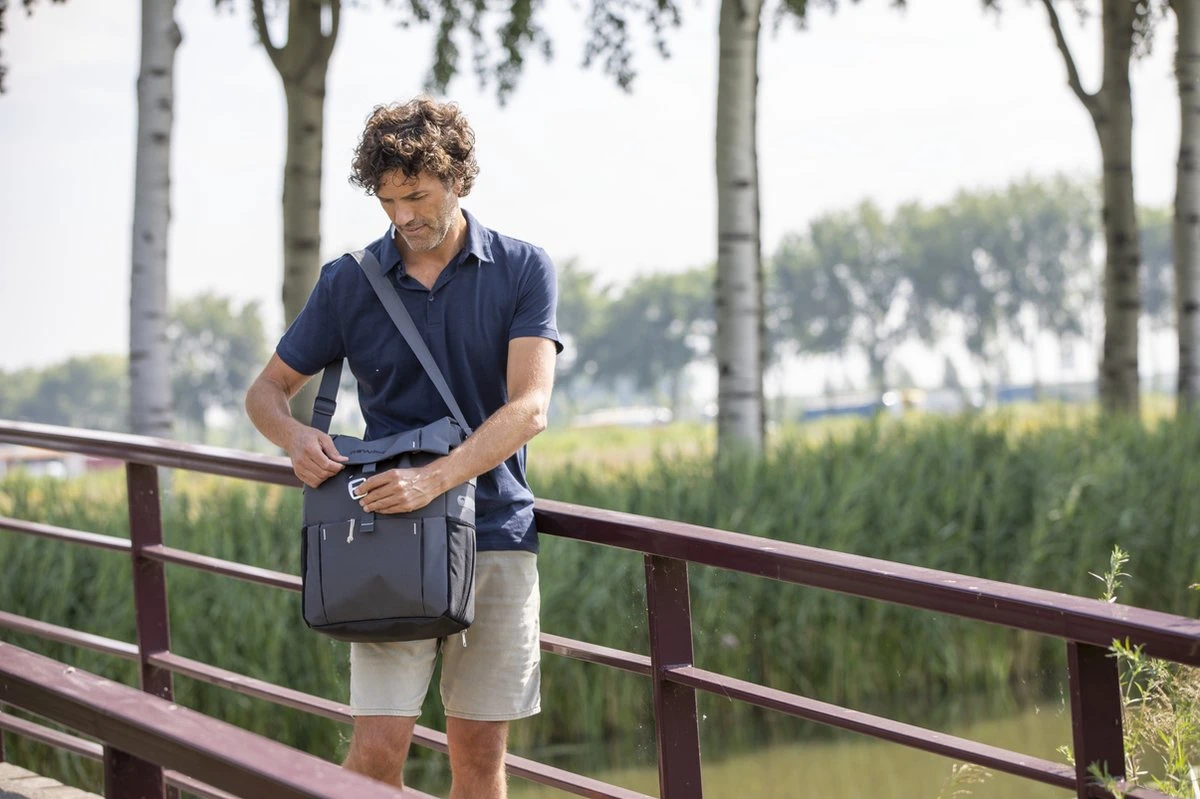 New Looxs Vigo Single Enkele Fietstas - Afneembaar - 18,5 Liter - Grijs 7 New Looxs Vigo Single Enkele Fietstas - Afneembaar - 18,5 Liter - Grijs - Afbeelding 7