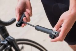 BBB Cycling WindWave Minipomp - Fietspomp - Pomp Fiets Mini - 7 Bar - Zwart - 25 Cm - BMP-54 -BASIL Verkoop 1200x800 171