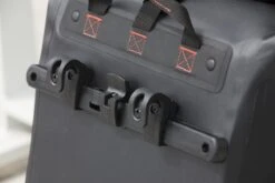 New Looxs Varo Single Enkele Fietstas - 100% Waterdicht - Afneembaar - 20 Liter - Zwart -BASIL Verkoop 1200x800 2