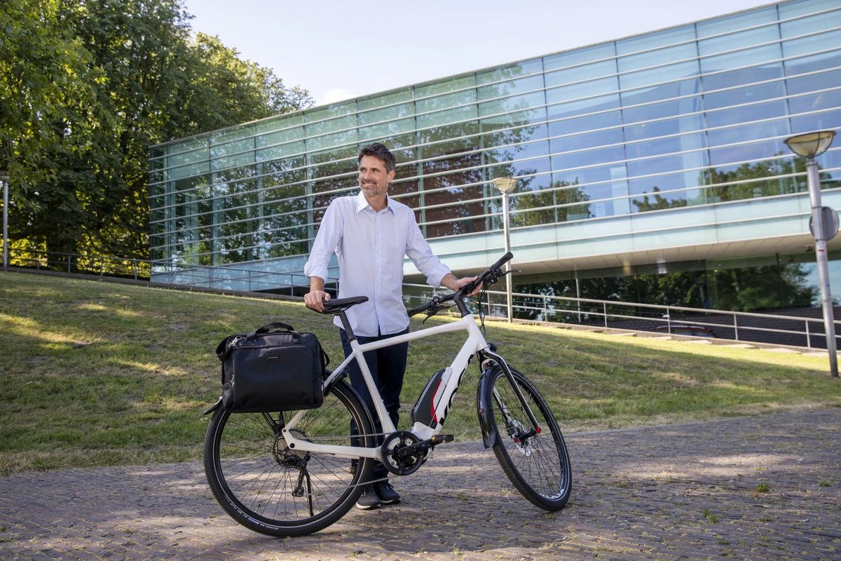 New Looxs Nova Postino Enkele Fietstas - Afneembaar - 15 Inch Laptopvak - 18 Liter - Zwart 8 New Looxs Nova Postino Enkele Fietstas - Afneembaar - 15 Inch Laptopvak - 18 Liter - Zwart - Afbeelding 8