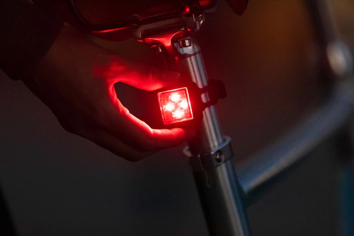 AXA Niteline 44R LED Fietslampjes Voor En Achter - Fietsverlichting USB Oplaadbaar 4 AXA Niteline 44R LED Fietslampjes Voor En Achter - Fietsverlichting USB Oplaadbaar - Afbeelding 4