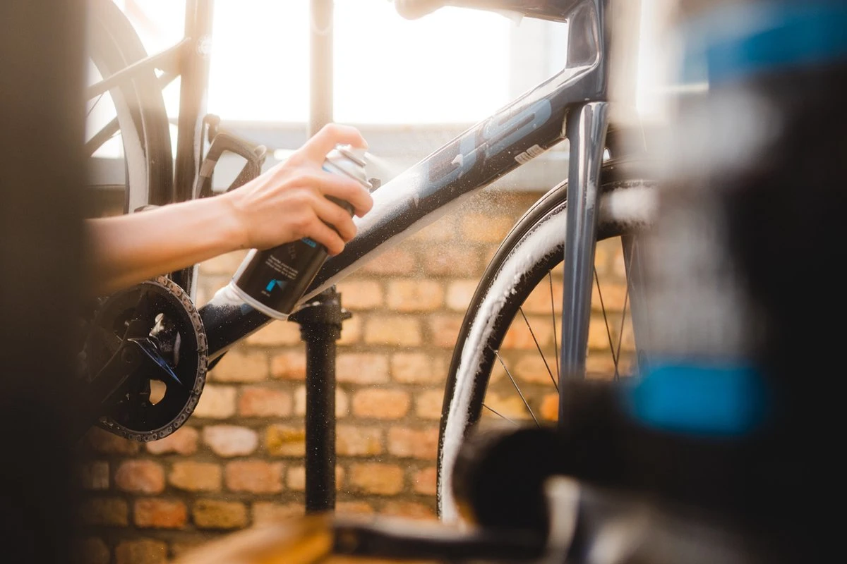 Dynamic Dirt Destroy Foam Spray - Fietsreiniger Foamspray - Fiets Schoonmaken - Foam Spray - Fietsonderhoud 3 Dynamic Dirt Destroy Foam Spray - Fietsreiniger Foamspray - Fiets Schoonmaken - Foam Spray - Fietsonderhoud - Afbeelding 3