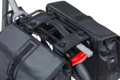 Basil Urban Dry Dubbele Fietstas MIK - Zwart - 50 Liter -BASIL Verkoop 1200x800 36