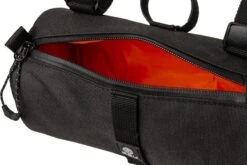 AGU Roll Bag Stuurtas Venture - Zwart - 1,5 L - Bikepacking 9 AGU Roll Bag Stuurtas Venture - Zwart - 1,5 L - Bikepacking -BASIL Verkoop 1200x804 1