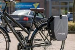 De HikeMeister® Luxe Waterdichte Enkele 20 Liter Fietstas – Grijs – Met Reflectie Veiligheid – 100% Waterdicht -BASIL Verkoop 1200x804