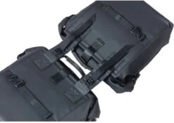 Basil SoHo Dubbele Fietstas Nordlicht - Mosgroen - 41 Liter -BASIL Verkoop 1200x849 2