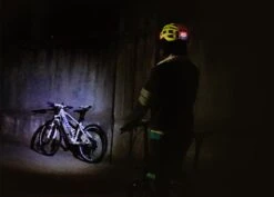 MTB Helm Met Verlichting | E-bike | Racefiets | Pro Fietshelm Met Verlichting | Licht Van Gewicht | Ingebouwde Led Lamp Als Voorlicht + Zijlicht En Achterlicht > Sport Lights, Kleur Helm Zwart 14 MTB Helm Met Verlichting | E-bike | Racefiets | Pro Fietshelm Met Verlichting | Licht Van Gewicht | Ingebouwde Led Lamp Als Voorlicht + Zijlicht En Achterlicht > Sport Lights, Kleur Helm Zwart -BASIL Verkoop 1200x861 14