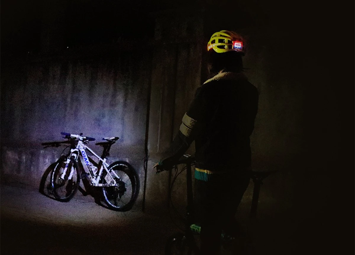 MTB Helm Met Verlichting | E-bike | Racefiets | Pro Fietshelm Met Verlichting | Licht Van Gewicht | Ingebouwde Led Lamp Als Voorlicht + Zijlicht En Achterlicht > Sport Lights, Kleur Helm Zwart 3 MTB Helm Met Verlichting | E-bike | Racefiets | Pro Fietshelm Met Verlichting | Licht Van Gewicht | Ingebouwde Led Lamp Als Voorlicht + Zijlicht En Achterlicht > Sport Lights, Kleur Helm Zwart - Afbeelding 3