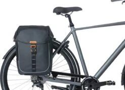 Basil Miles Tarpaulin Dubbele Fietstas - Zwart - 34 Liter -BASIL Verkoop 1200x864 1