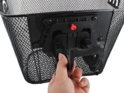 Metalen Stuur Fietsmand Inclusief Bevestigingssysteem - Afneembaar - Voor Op De Fiets - 33 X 25 X 23 Cm - Zwart 12 Metalen Stuur Fietsmand Inclusief Bevestigingssysteem - Afneembaar - Voor Op De Fiets - 33 X 25 X 23 Cm - Zwart -BASIL Verkoop 1200x894 5