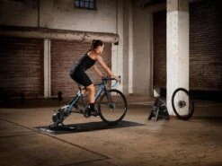 Wahoo Fitness Fiestraineraccessoire Wahoo KICKR HEADWIND - Zwart -BASIL Verkoop 1200x899 39