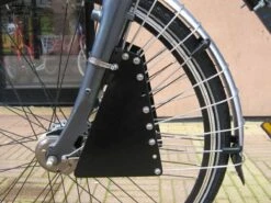 Zadel Op Stang Spaakafschermer - Zodat Voetjes Niet In De Spaken Kunnen Komen