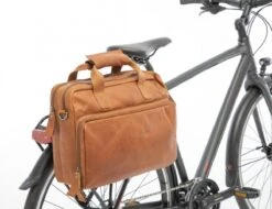 New Looxs Cali Laptoptas Fietstas - Leer - 15 Inch Laptopvak - 17 Liter - Cognac 27 New Looxs Cali Laptoptas Fietstas - Leer - 15 Inch Laptopvak - 17 Liter - Cognac -BASIL Verkoop 1200x924