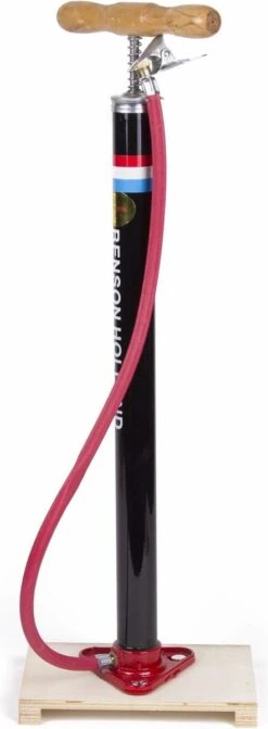 Benson Nederlandse Klassieke Fietspomp - Houten Voetplaat - Max Druk 3 Bar -BASIL Verkoop 442x1200