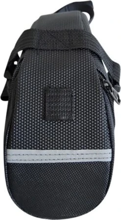 Merkloos Zadel Fietstas – Waterdicht – Tasje Voor Onder Het Zadel – Geschikt Om Smartphone In Op Te Bergen – T/M 6.2 Inch - Zwart - Reflecterende Strips -BASIL Verkoop 661x1200