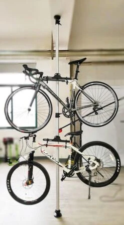 Merkloos Decopatent® PRO Plafond Fiets Ophangsysteem Voor 2 Fietsen - Staand Fietsenrek 2 Fietsen - Fietsenhouder Met Telescoop Opbergstang -BASIL Verkoop 661x1200 4