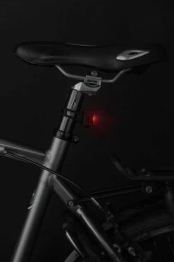 AXA Niteline T1 LED Fietsverlichting - Fietslampjes Voor En Achter - Batterij -BASIL Verkoop 799x1200 13