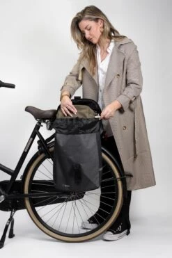 Ekostar® Online Shopping - Dubbele Fietstas - Donker En Licht Grijs - Waterafstotend - Fietstas - 34 Liter - Fietstassen Elektrische Fietsen -BASIL Verkoop 799x1200 2