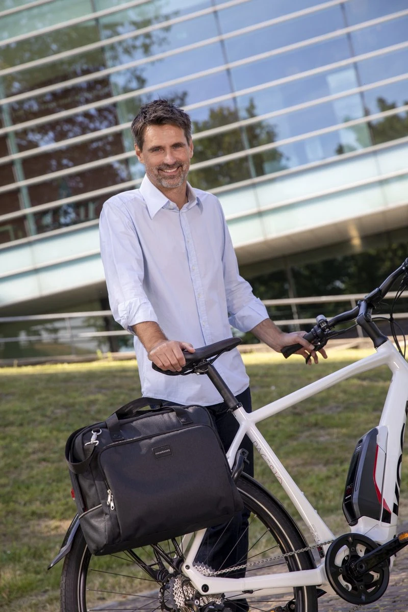 New Looxs Nova Postino Enkele Fietstas - Afneembaar - 15 Inch Laptopvak - 18 Liter - Zwart 7 New Looxs Nova Postino Enkele Fietstas - Afneembaar - 15 Inch Laptopvak - 18 Liter - Zwart - Afbeelding 7