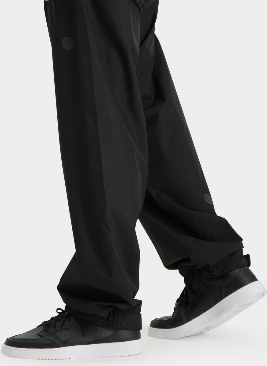 AGU GO Regenpak Essential Unisex - Zwart - XL - Dames & Heren - Waterdicht & Ademend 14 AGU GO Regenpak Essential Unisex - Zwart - XL - Dames & Heren - Waterdicht & Ademend - Afbeelding 14