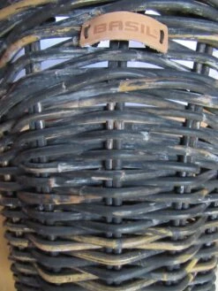 Basil Darcy L Fietsmand - Voor - Rotan - Inclusief Riempjes - Zwart Melee 11 Basil Darcy L Fietsmand - Voor - Rotan - Inclusief Riempjes - Zwart Melee -BASIL Verkoop 900x1200 6