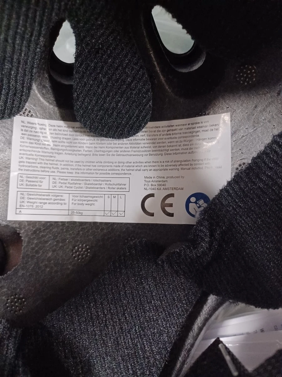 Fiets Of Skate Helm - SILVERBACK -Junior Sporthelm - Unisex - Zwart - Verstelbare Maat S-M-L 4 Fiets Of Skate Helm - SILVERBACK -Junior Sporthelm - Unisex - Zwart - Verstelbare Maat S-M-L - Afbeelding 4