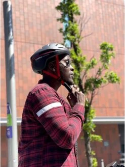 Livall EVO21 Black Medium - (Smart) Fietshelm - SOS Functie - LED Richtingaanwijzers - Smart Verlichting -BASIL Verkoop 904x1200 4